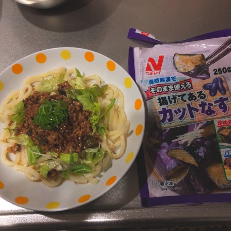 ナスの肉味噌サラダうどんの完成写真