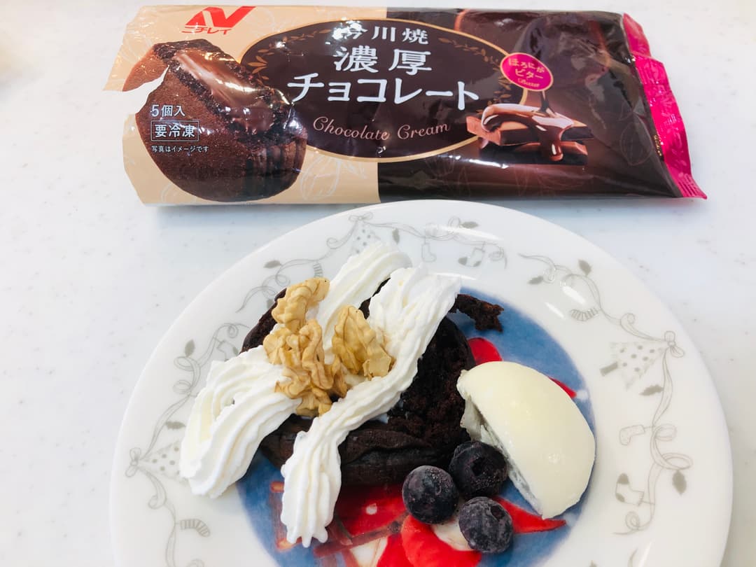 とろ〜り濃厚チョコケーキの生クリームとアイスクリーム添えの完成写真