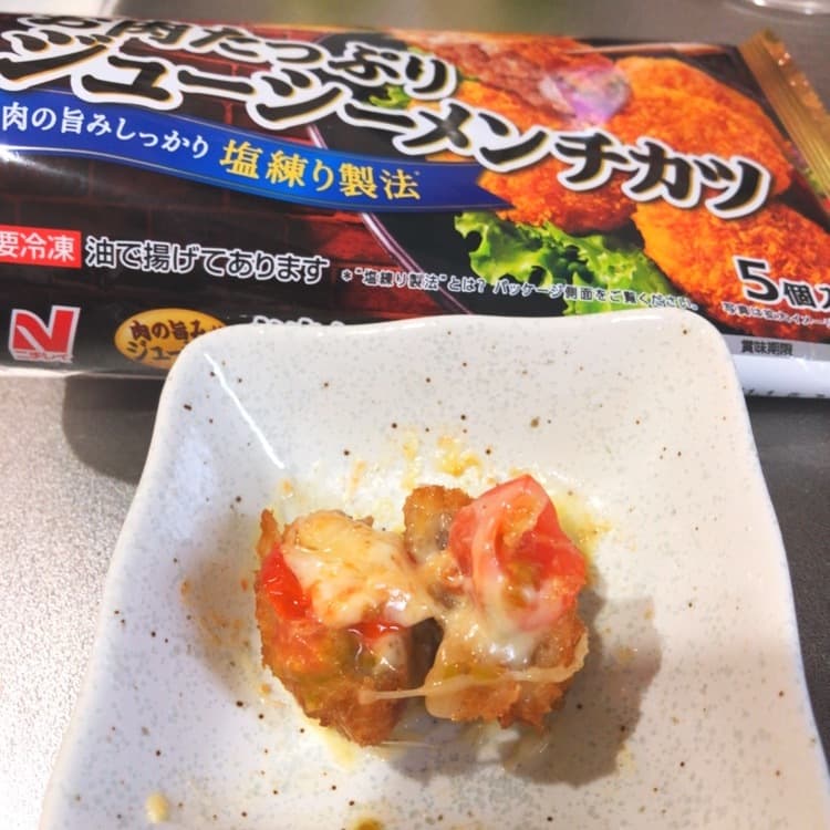 メンチカツとプチトマトのチーズ焼きの完成写真