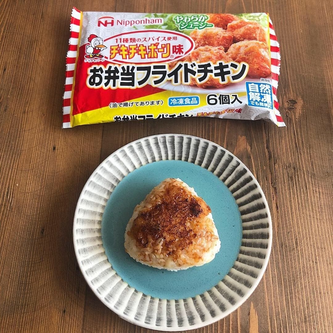 チキチキボーン味のフライドチキンで焼きおにぎり☆の完成写真