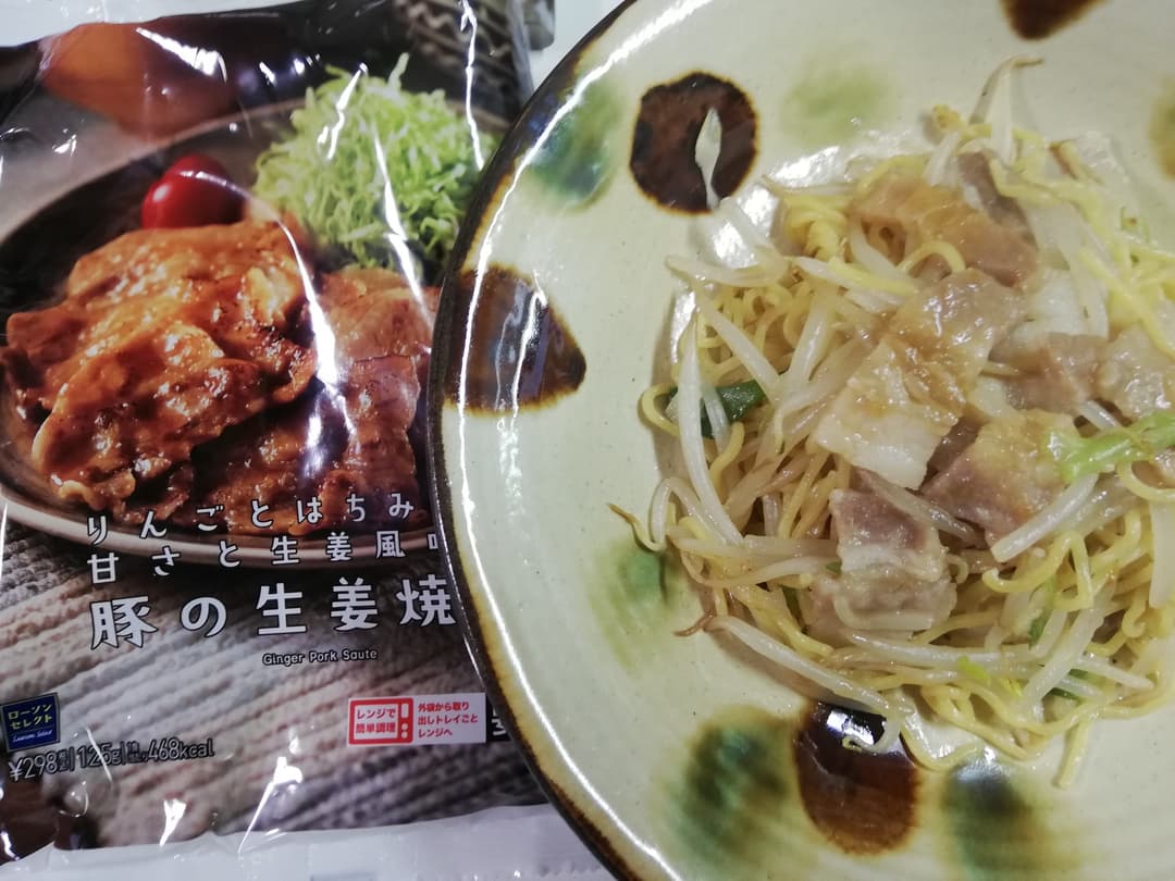 豚のしょうが焼きで焼きラーメンの完成写真