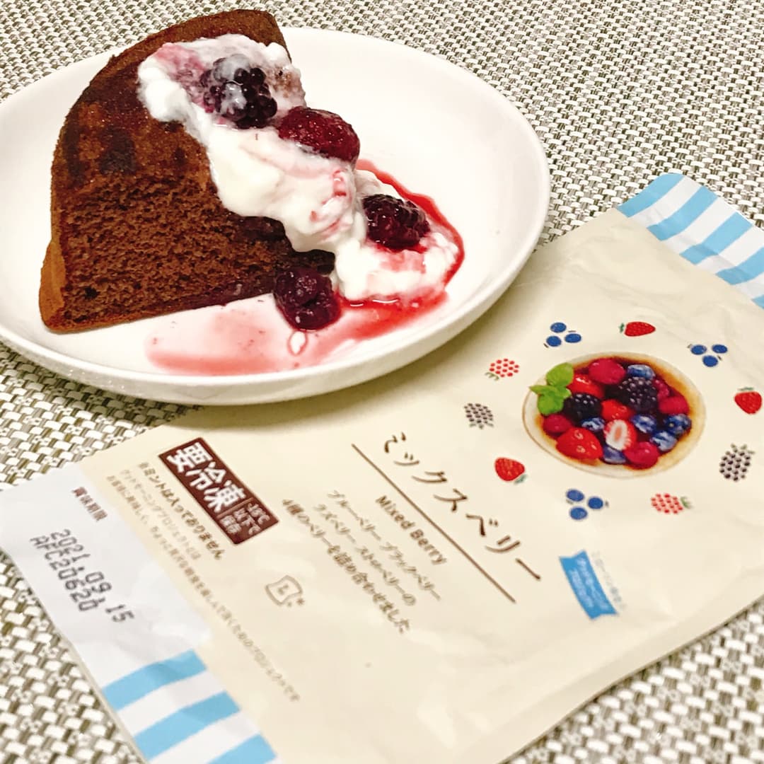 シフォンケーキミックスベリー添えの完成写真