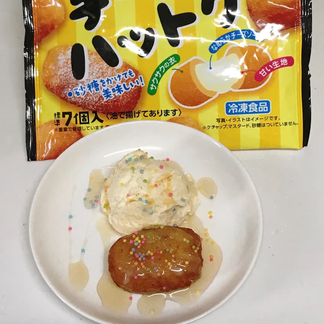 チーズハットグのメープルがけアイスクリームの完成写真
