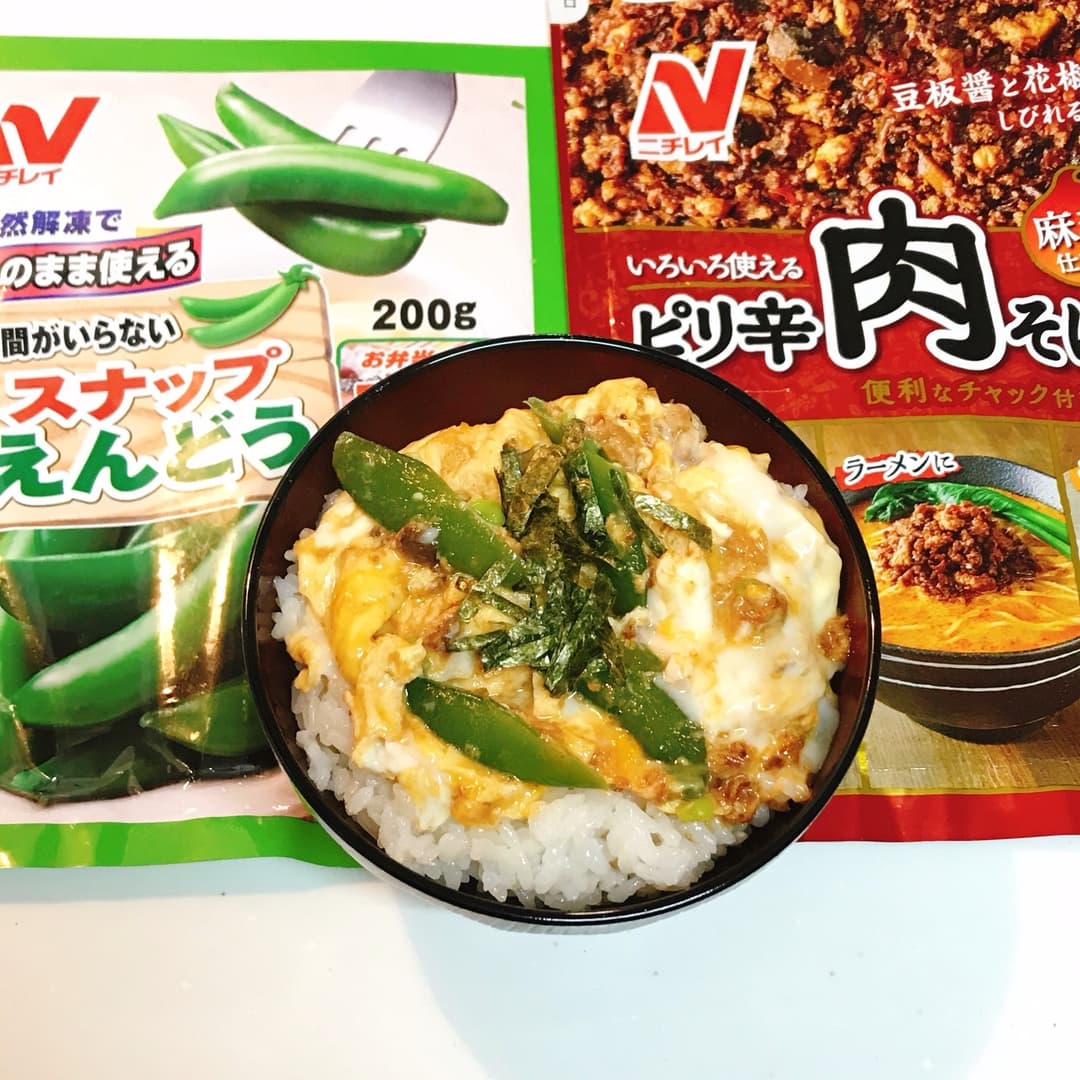 肉そぼろとスナップえんどうの卵とじ丼の完成写真