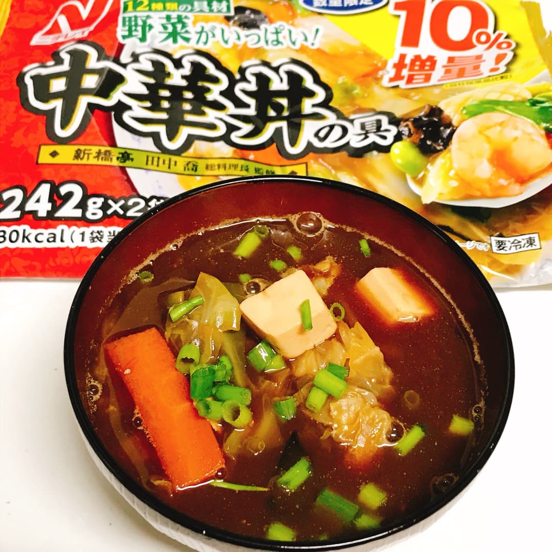 中華丼の赤だし味噌汁の完成写真