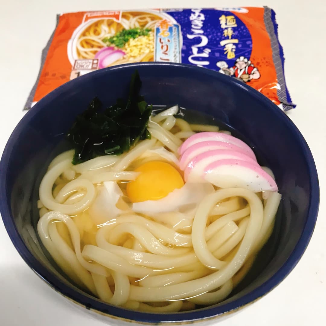 いりこだしの月見うどんの完成写真