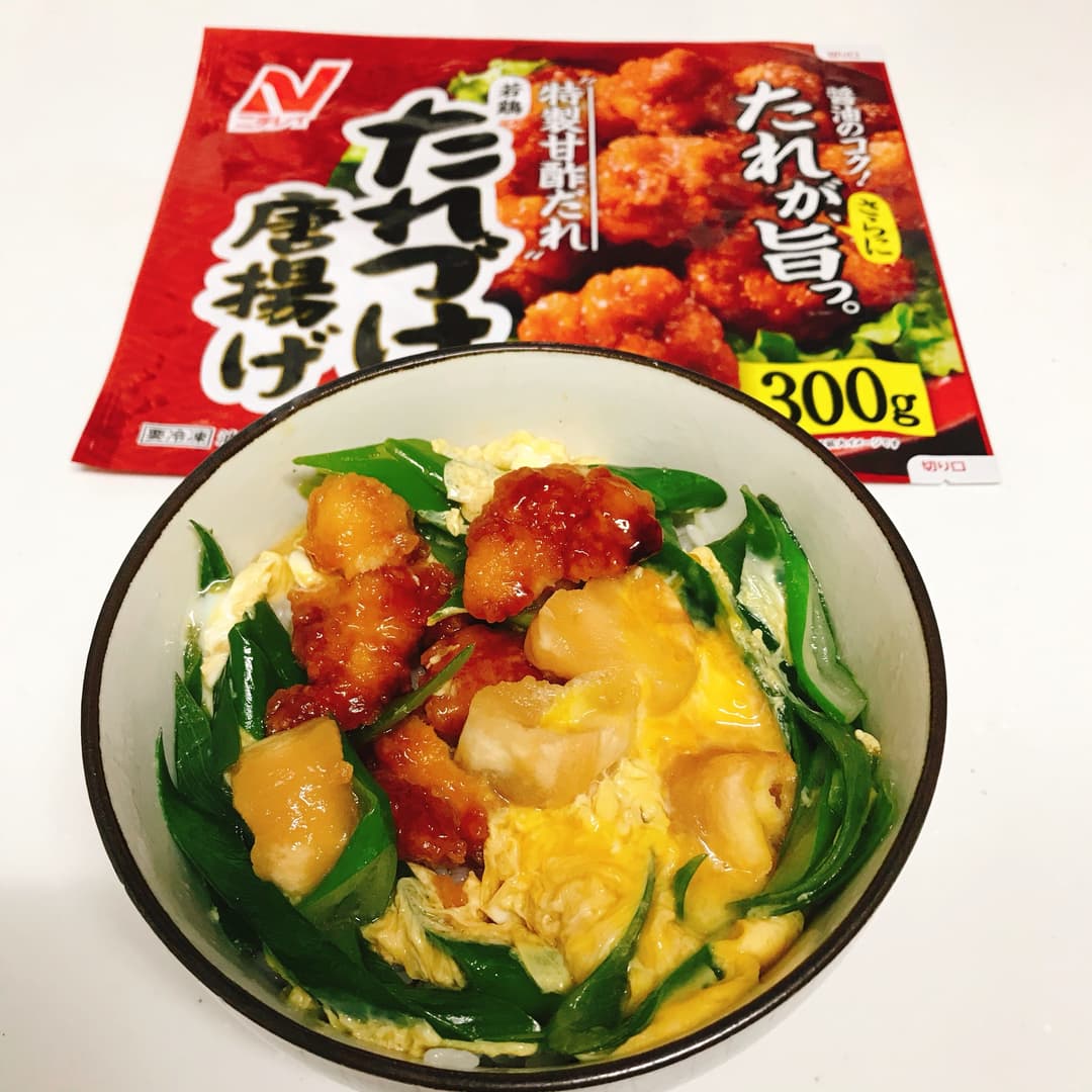 たれづけ唐揚げとお麩の卵とじ丼の完成写真