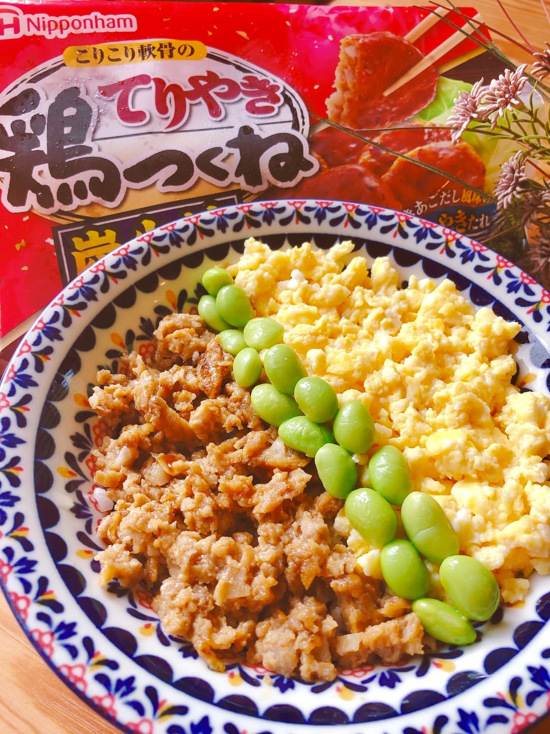 鶏つくねで3色丼の完成写真