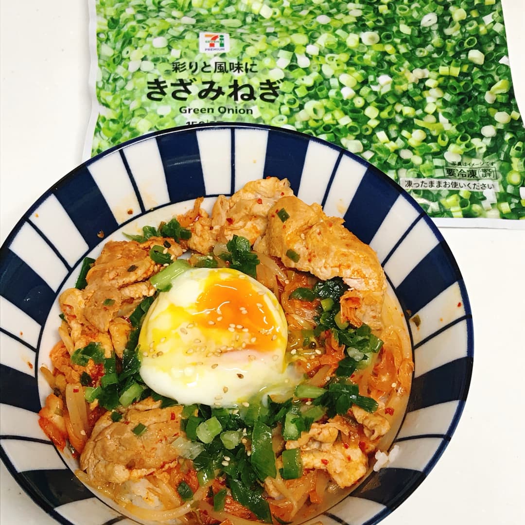 ねぎだく豚キムチ丼の完成写真