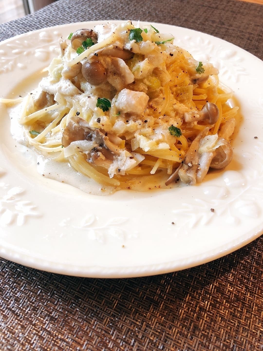 サラダチキンとキノコのクリームスパゲティの完成写真