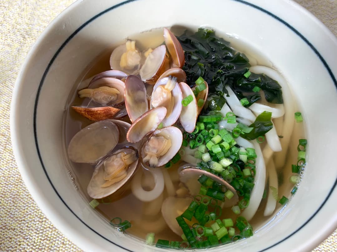あさりとワカメのうどんの完成写真