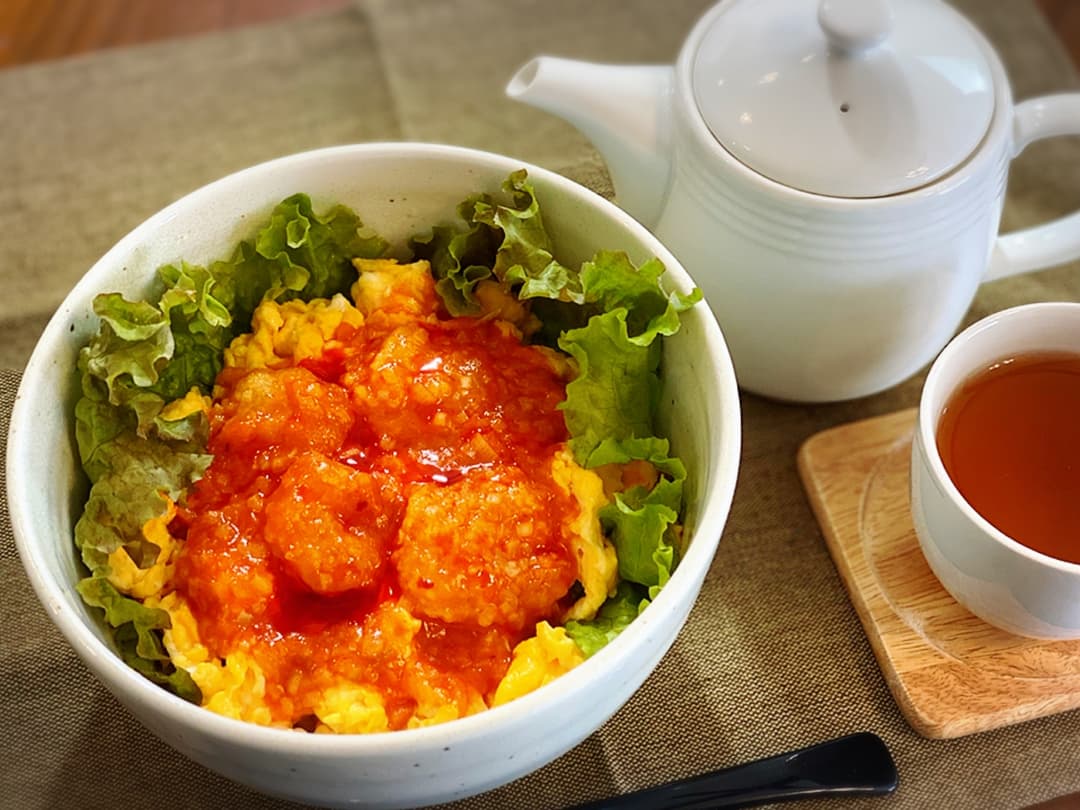 パパッと簡単エビチリ丼の完成写真