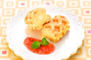 チーズワッフルのいちごミントソースの完成写真