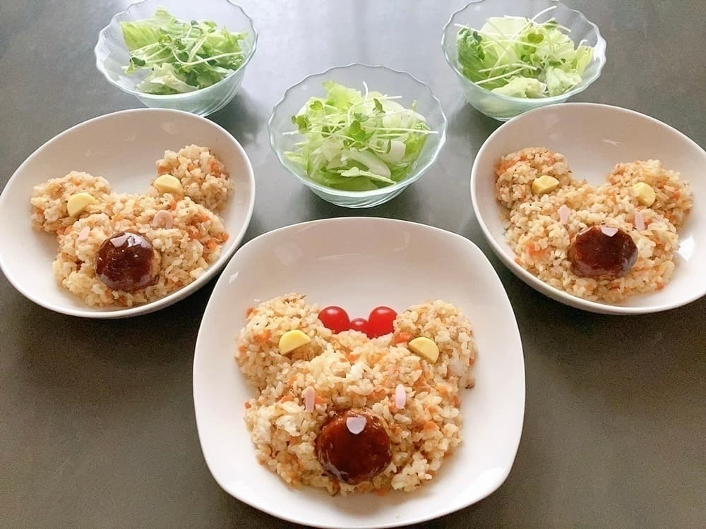 デミたまハンバーグのくまチャーハンの完成写真