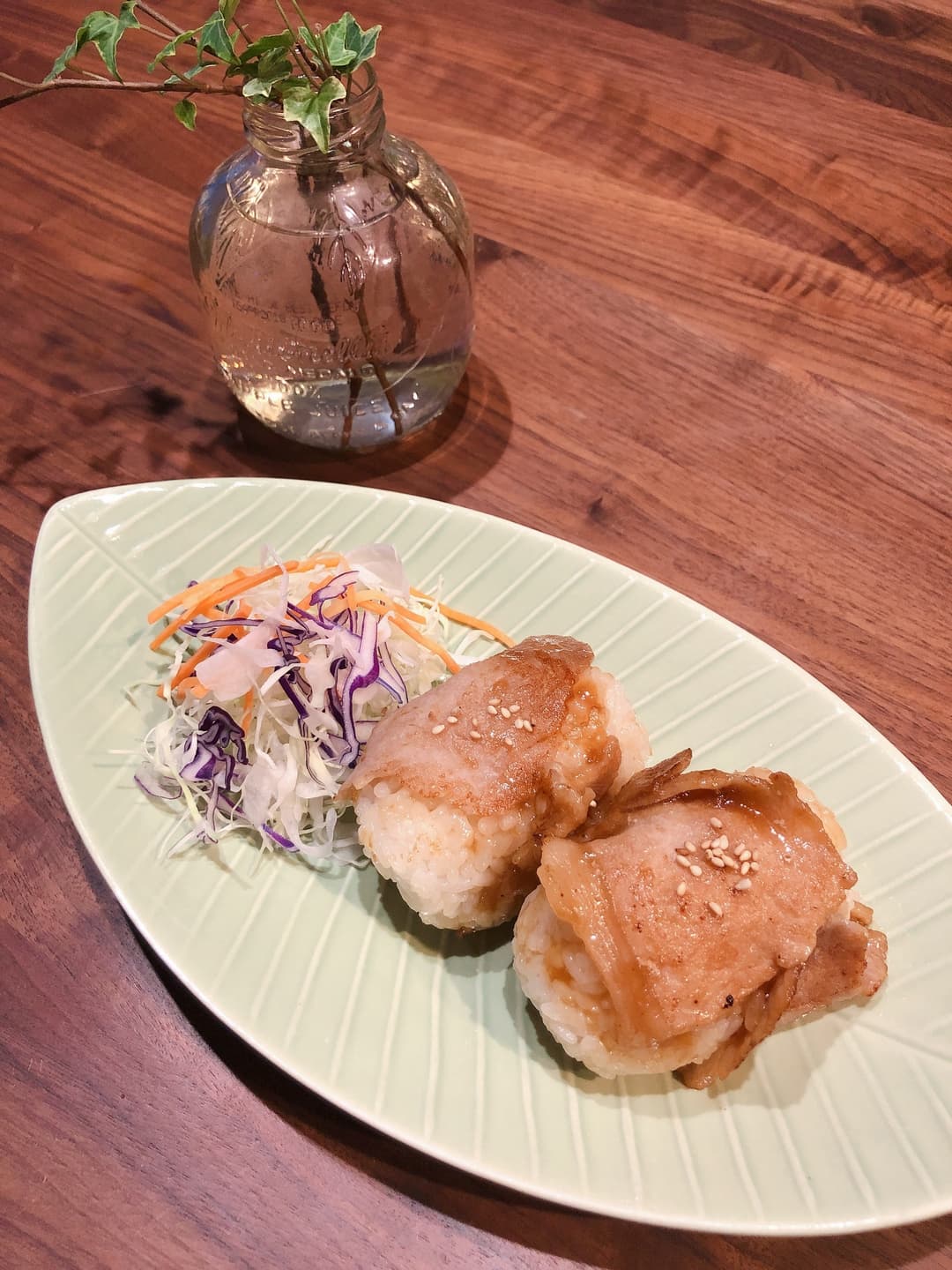 直火焼豚ロース生姜焼きで肉巻きおにぎりの完成写真