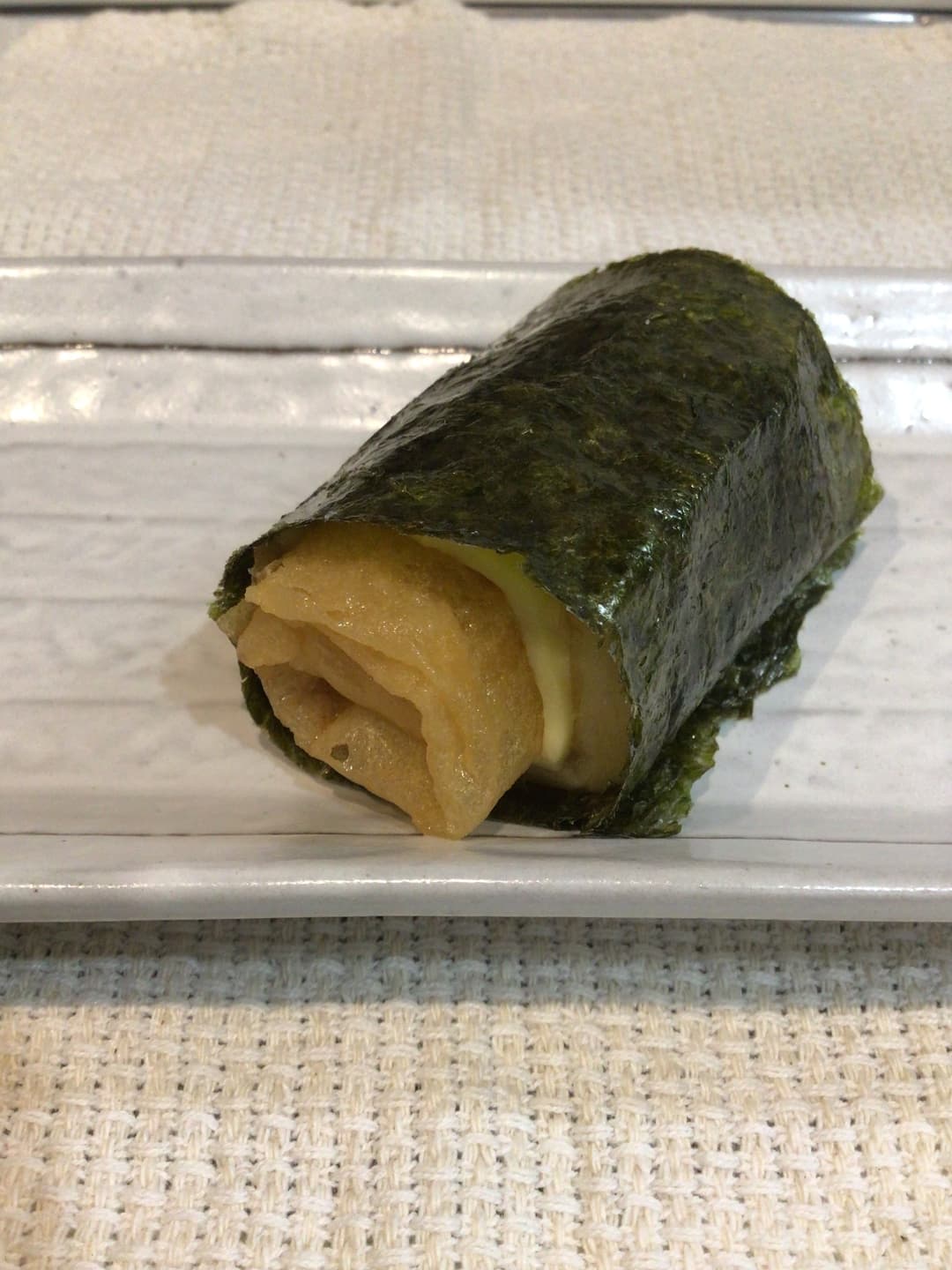 モッツァレラチーズトマトの包揚げ餅入り海苔巻の完成写真