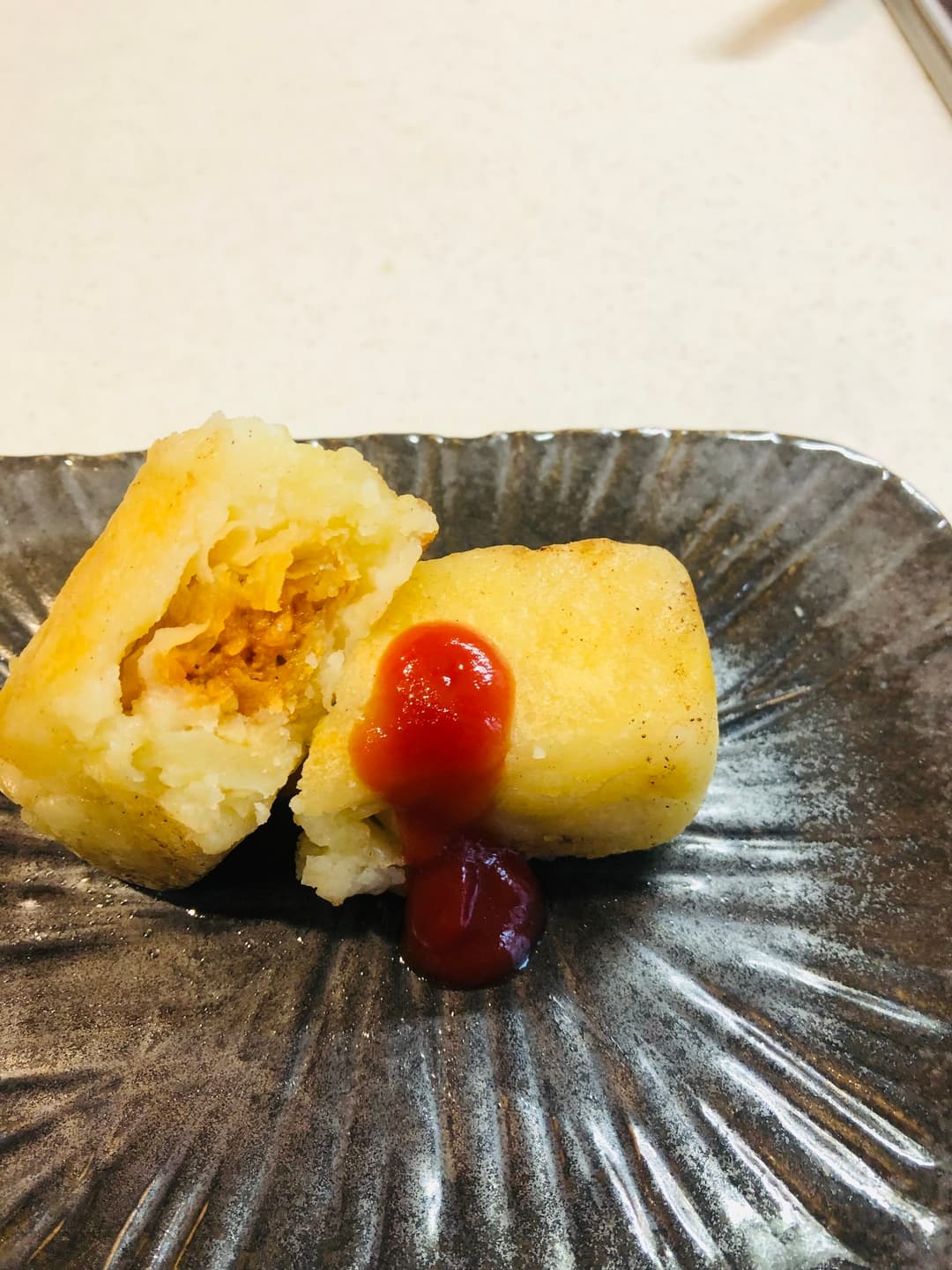 じゃがいも餅のモッツァレラチーズ包み揚げの完成写真