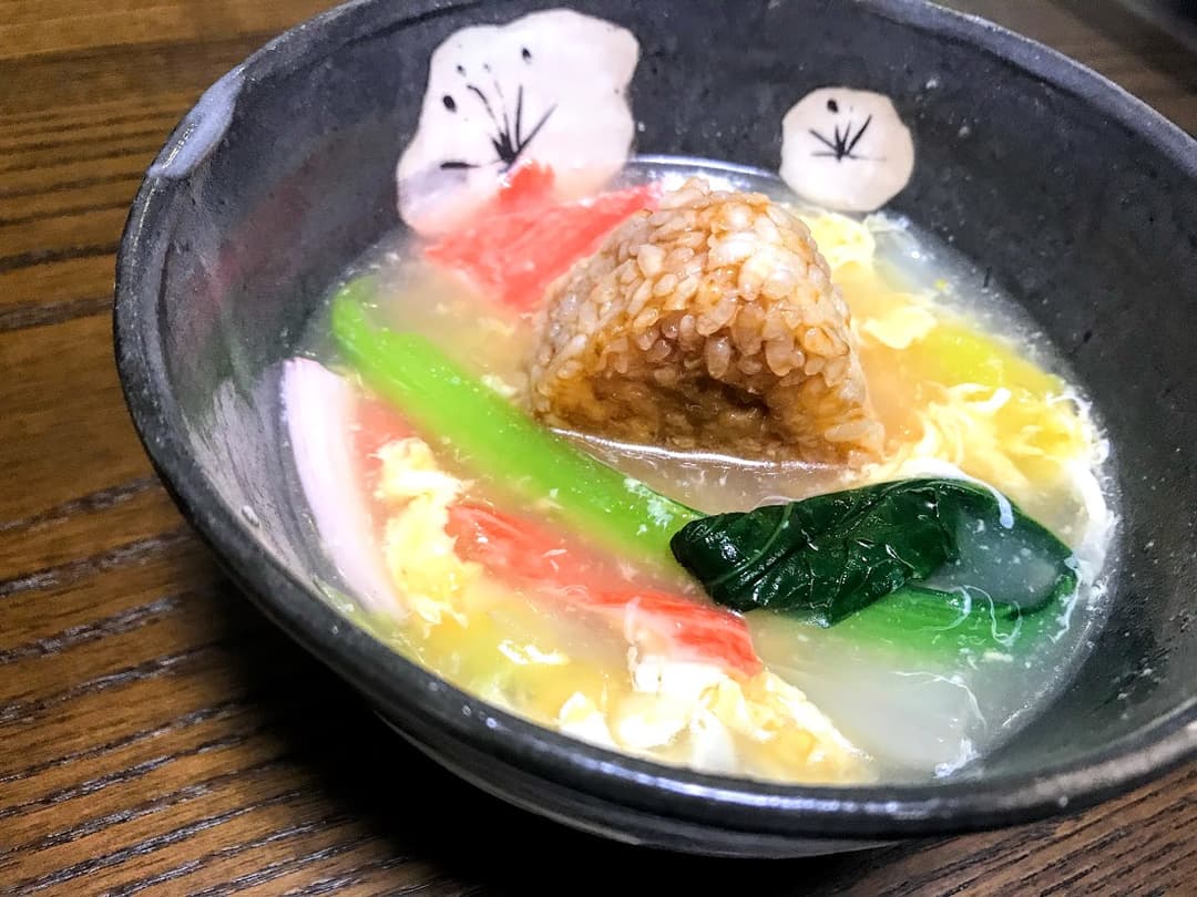 香ばし焼きおにぎりのあんかけスープ仕立ての完成写真