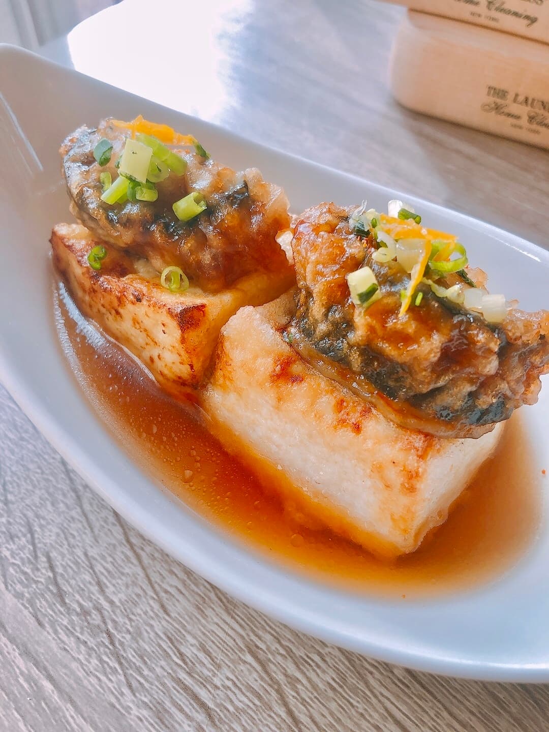 揚げ出し豆腐のナスのはさみ揚げのせの完成写真