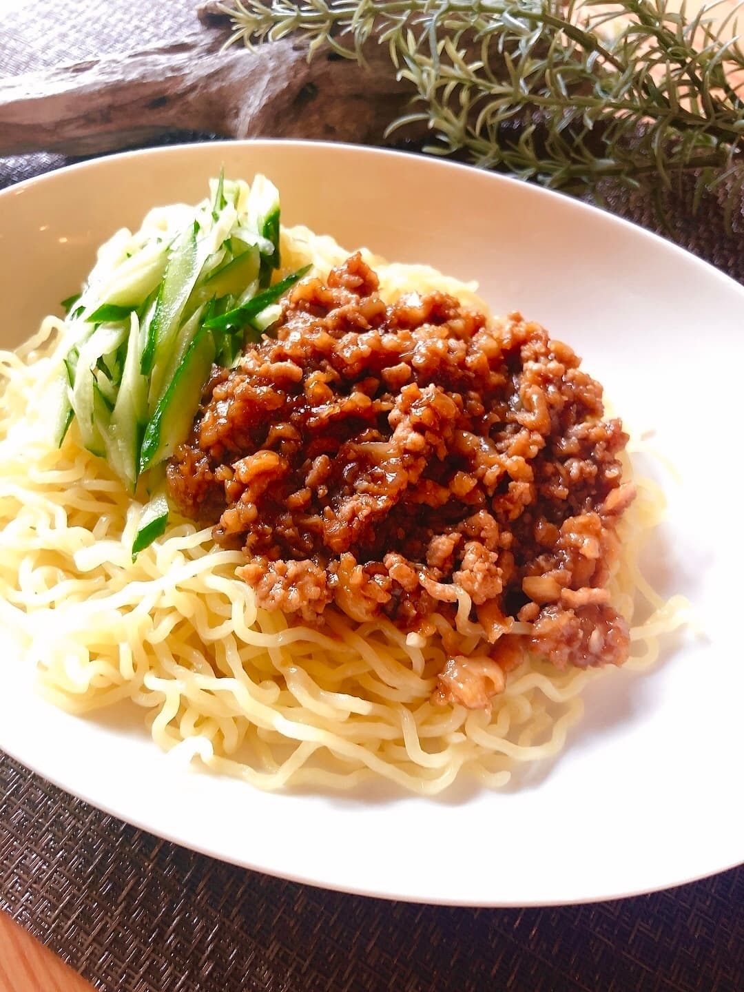 シューマイ入りジャージャー麺の完成写真