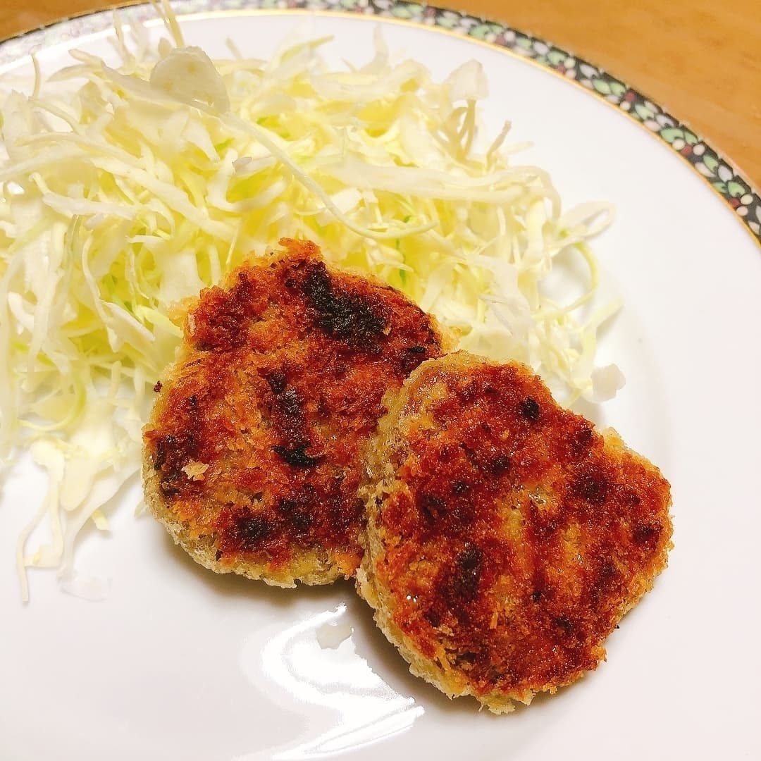 ハンバーグでメンチカツの完成写真