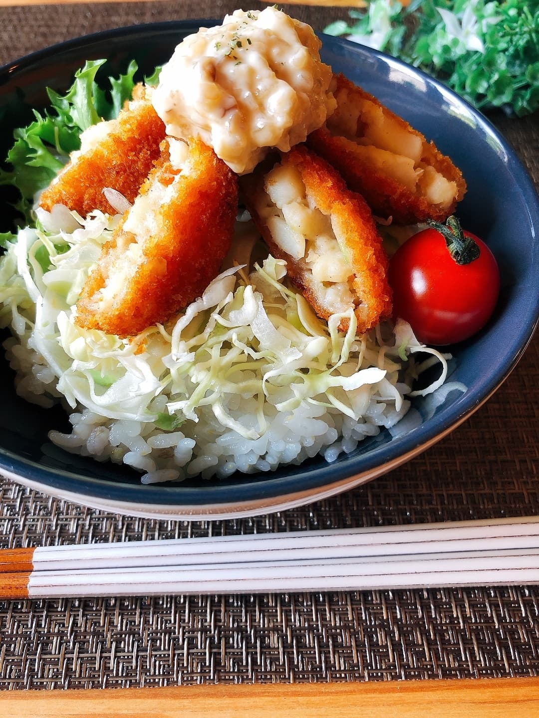 いかメンチのタルタルソース丼の完成写真
