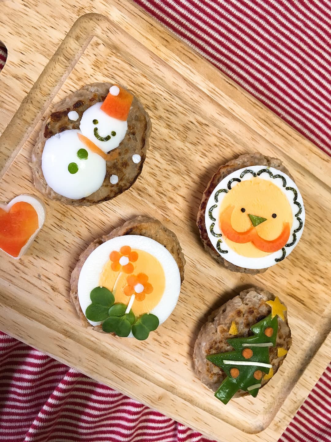 クリスマスにも♪可愛いハンバーグのトッピングの完成写真