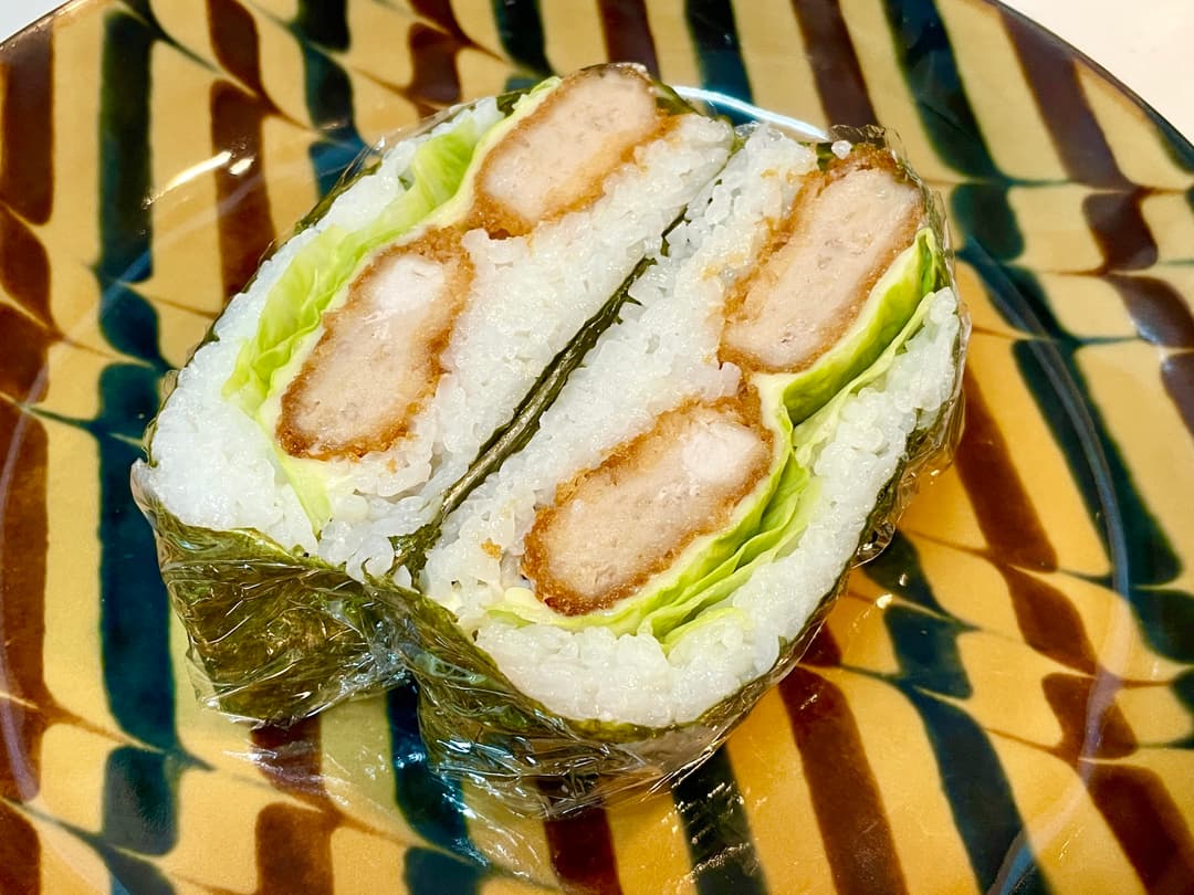 新潟たれカツおにぎらずの完成写真