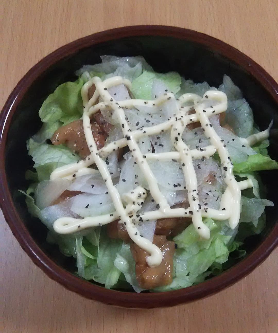 焼き鳥サラダ丼の完成写真