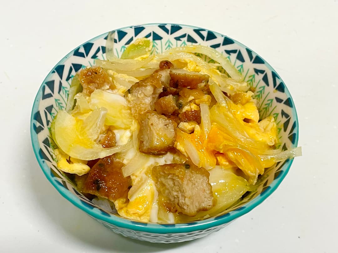 国産若鶏のみそだれ親子丼の完成写真