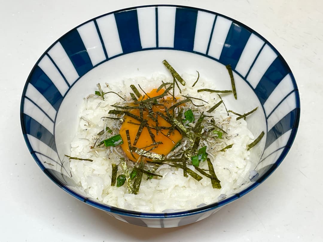 煎りしらすときざみねぎの卵かけご飯の完成写真
