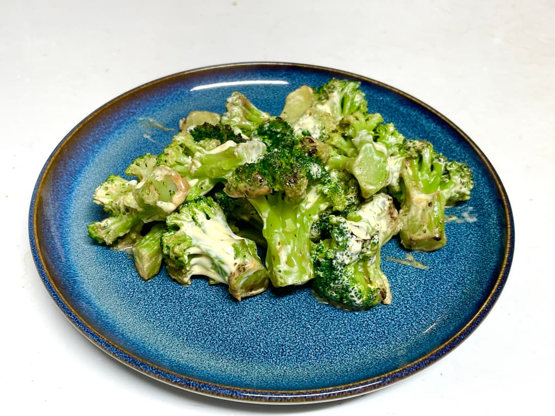 蒸し焼きブロッコリーのオイスターマヨネーズ和えの完成写真