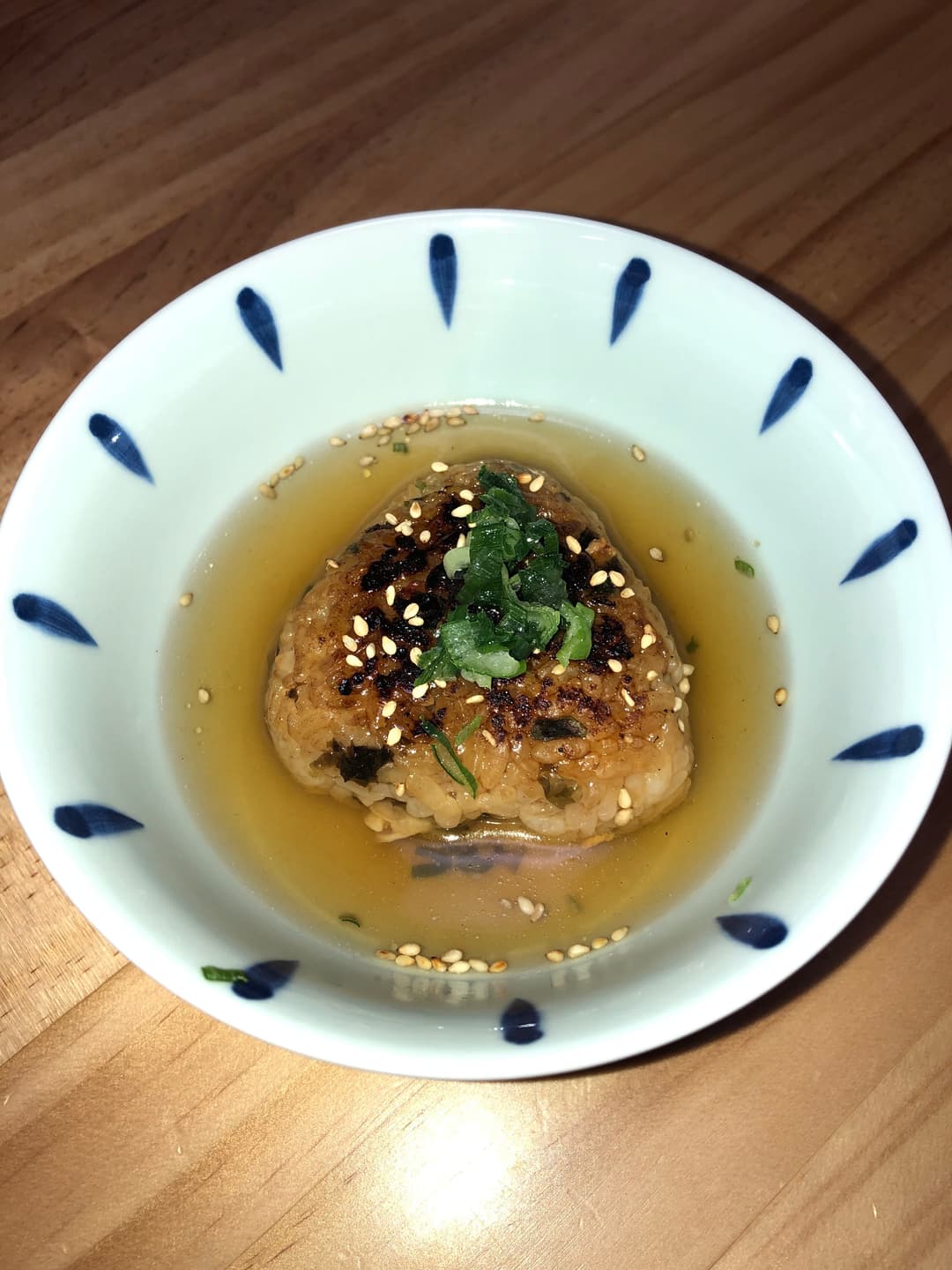 あさり飯の焼きおにぎり茶漬け風の完成写真
