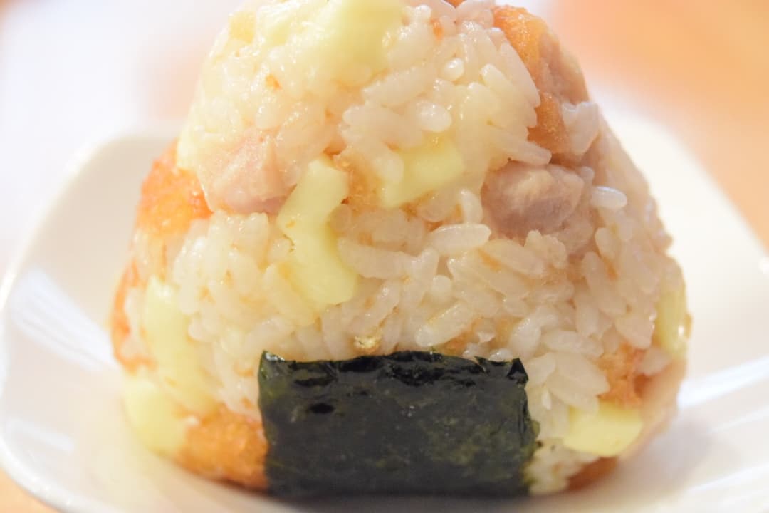 チーズとカツの混ぜ込みおにぎり✳︎の完成写真