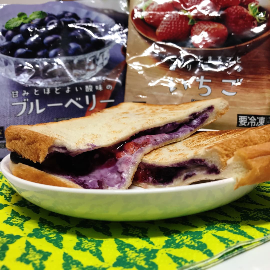 LAWSON いちごブルーベリーホットサンドの完成写真