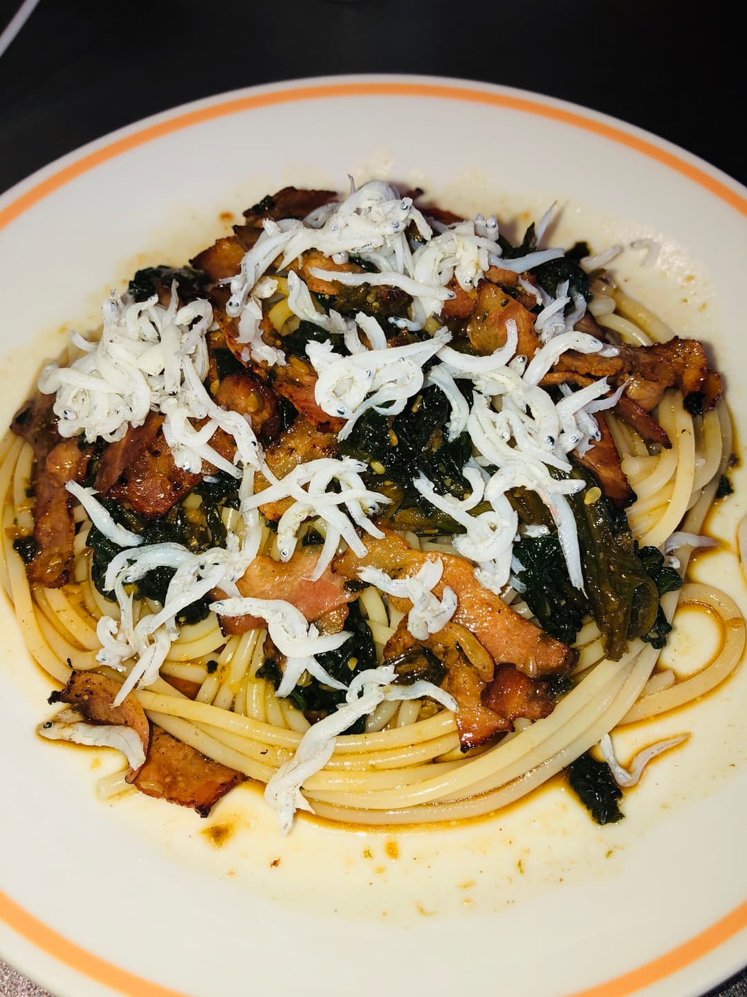 ほうれん草とベーコンとしらすのゴマポン酢パスタの完成写真