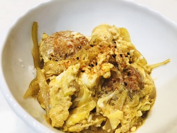 めんつゆで簡単極旨!ジューシーメンチカツ丼の完成写真