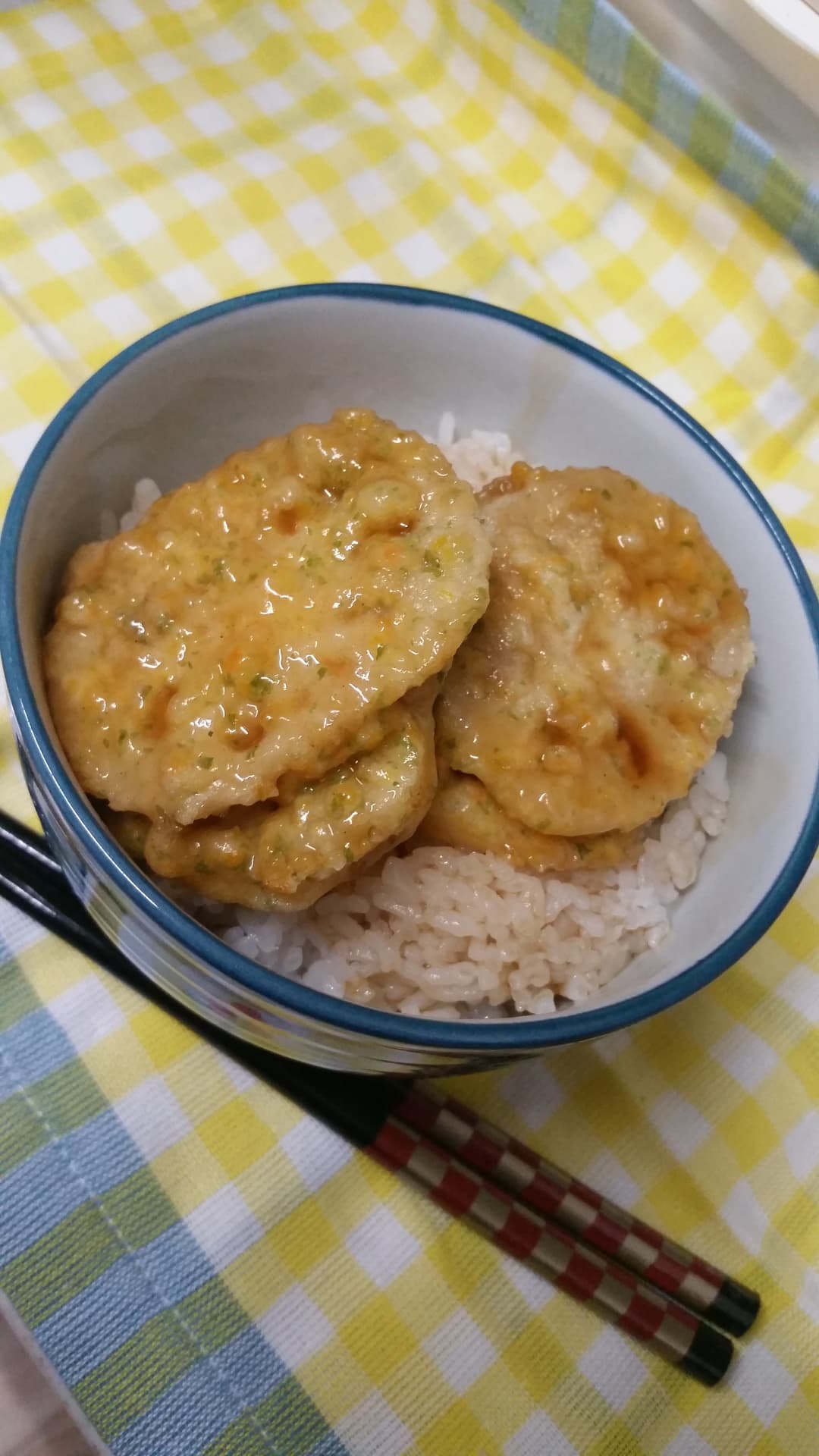 れんこんはさみ揚げ天丼の完成写真