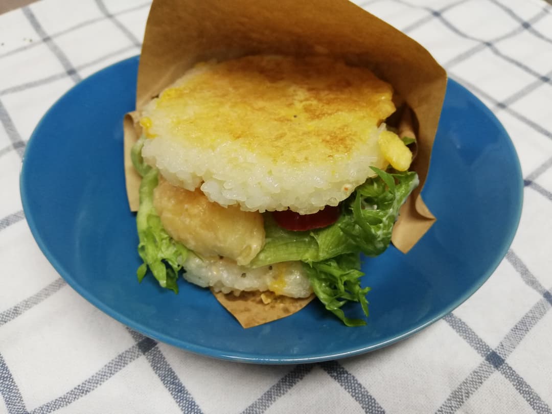 えびマヨライスバーガーの完成写真