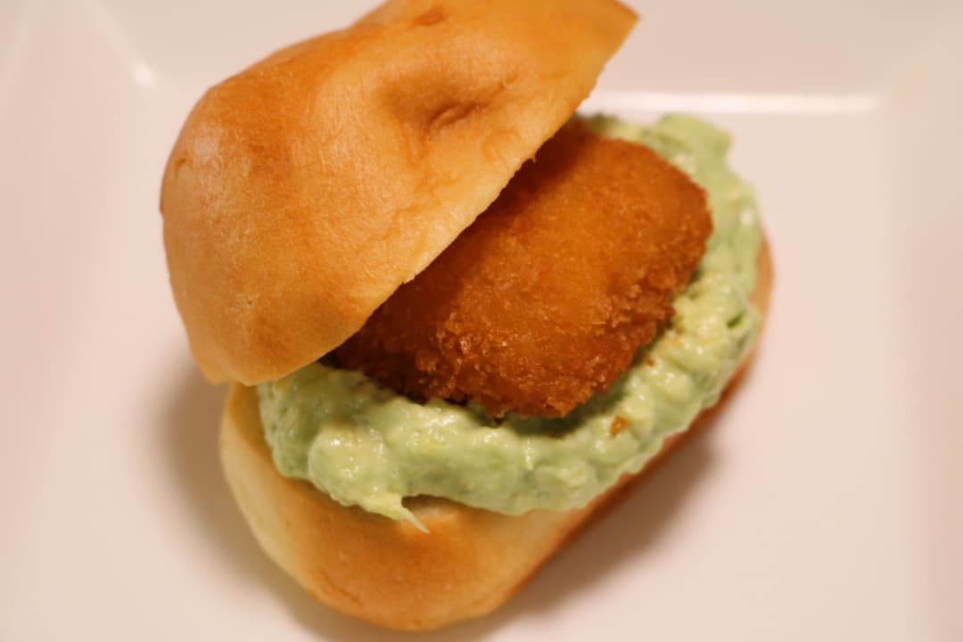 アボカドフィッシュバーガーの完成写真