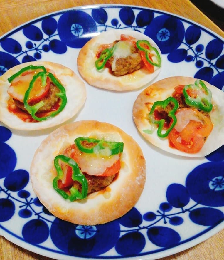 餃子の皮でハンバーグピザの完成写真