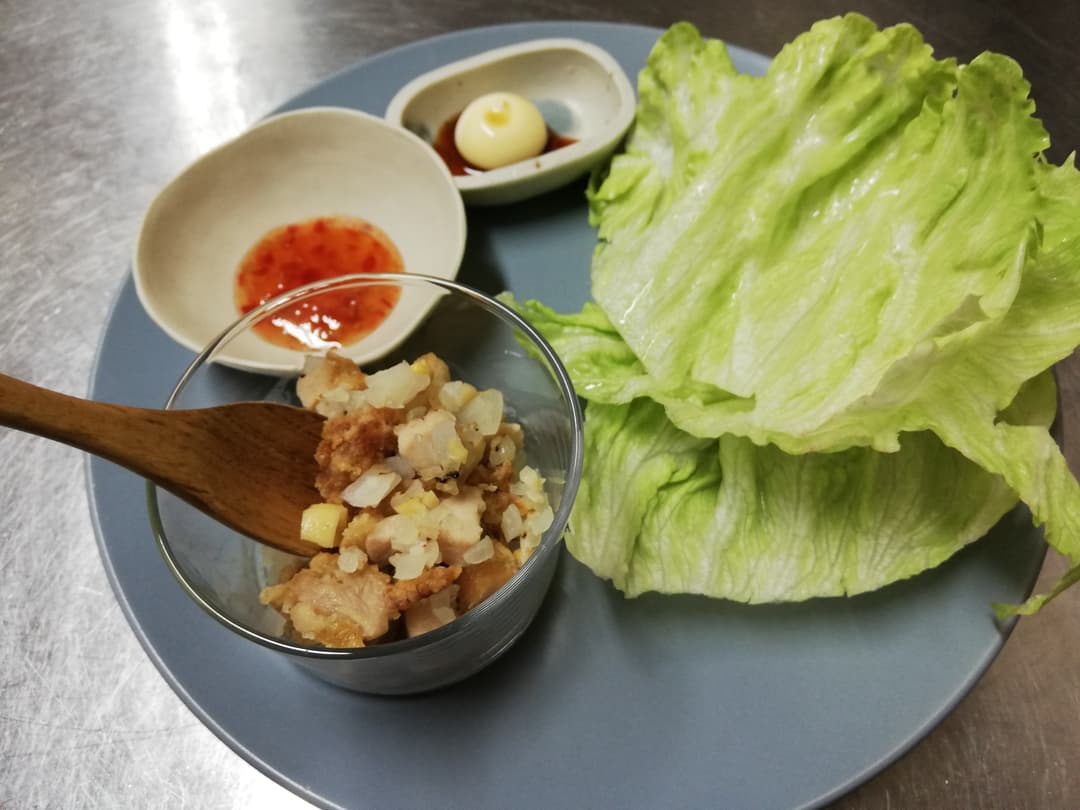 チキンとナッツのレタス巻きの完成写真