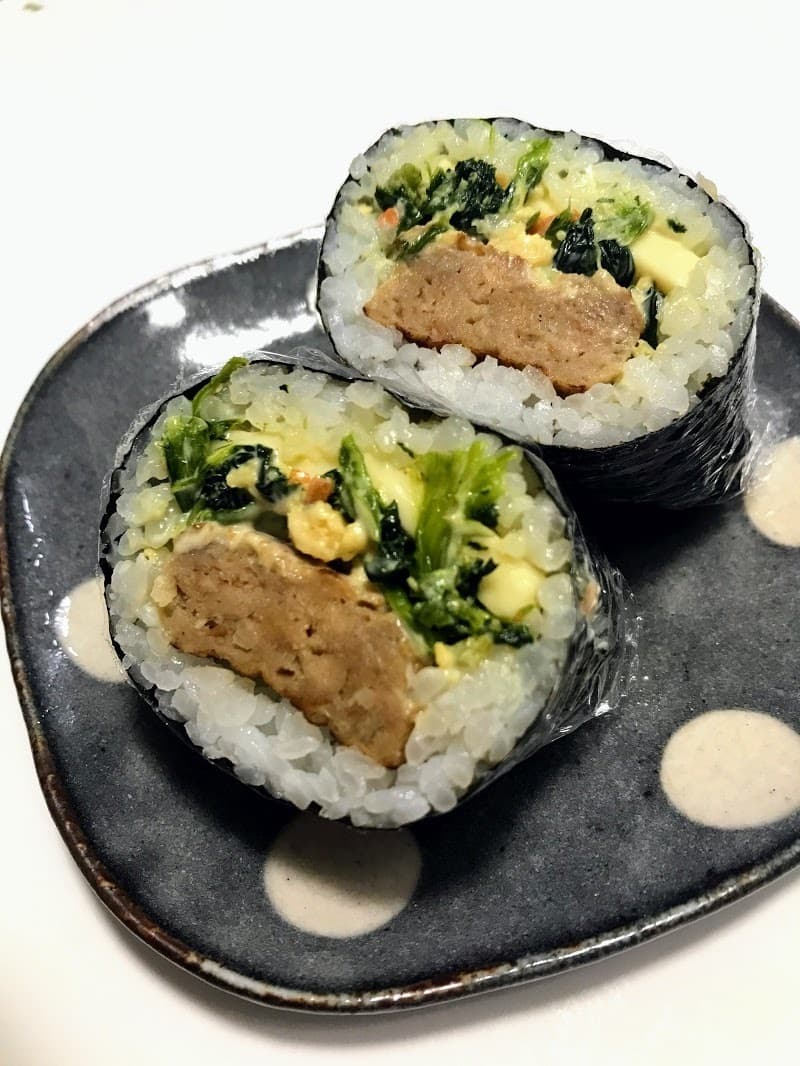 ハンバーグとほうれん草のおにぎらずの完成写真