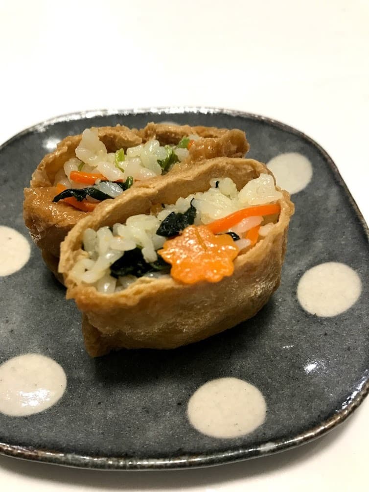 鮮やかいなり寿司の完成写真