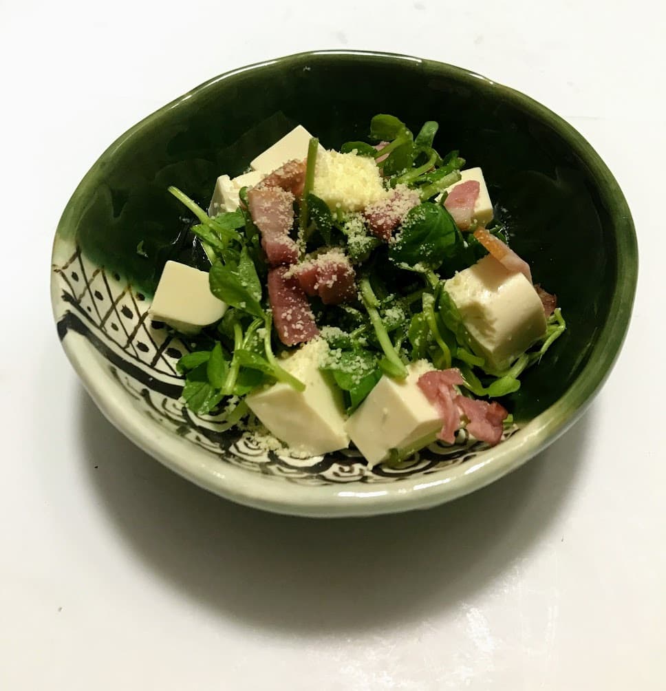 ベーコンと豆腐のサラダの完成写真
