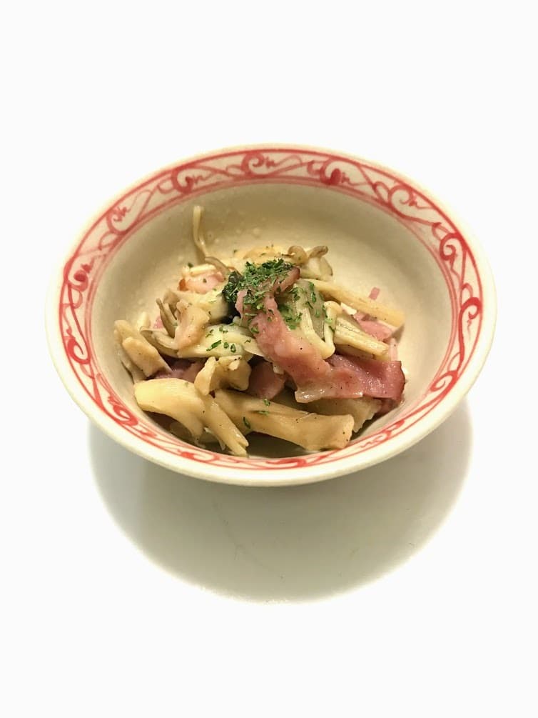 レンジで簡単☆きのことベーコンのバター炒めの完成写真