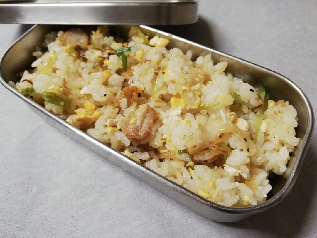 竜田揚げのチャーハン弁当の完成写真