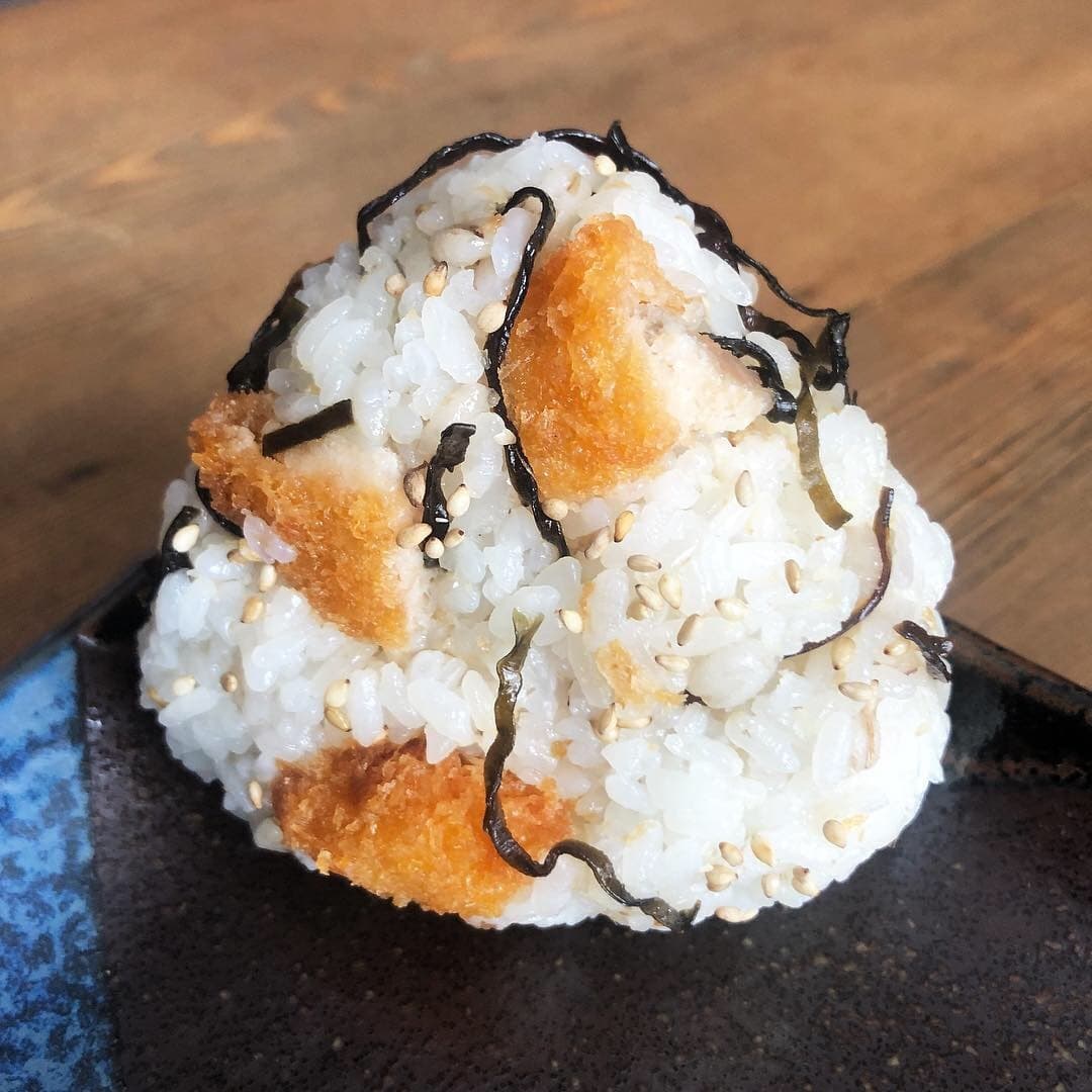 あじフライと生姜ご飯のおにぎりの完成写真