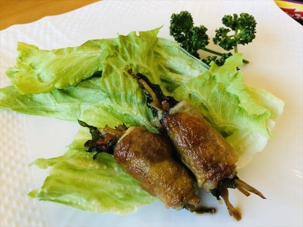 きんぴらごぼうと大葉が入った甘辛だれの肉巻きの完成写真