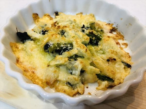 小松菜のおひたしとサラダチキンのチーズ焼きの完成写真